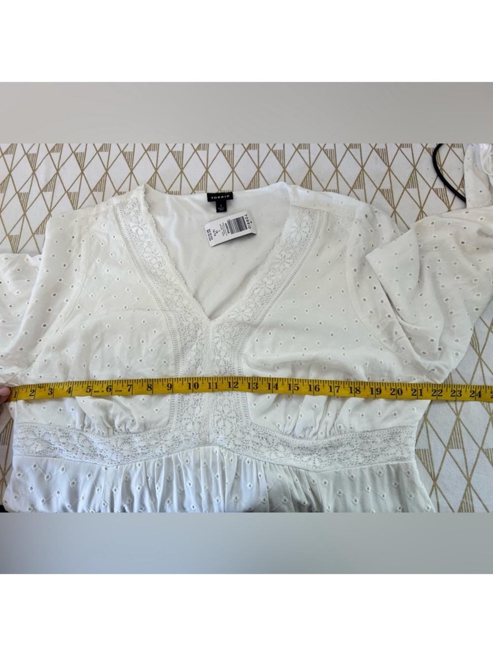 Torrid NWT Eyelet White Peplum Blouse with V-Neckline and Billowy Sleeves Sz 1X - Picture 6 of 12